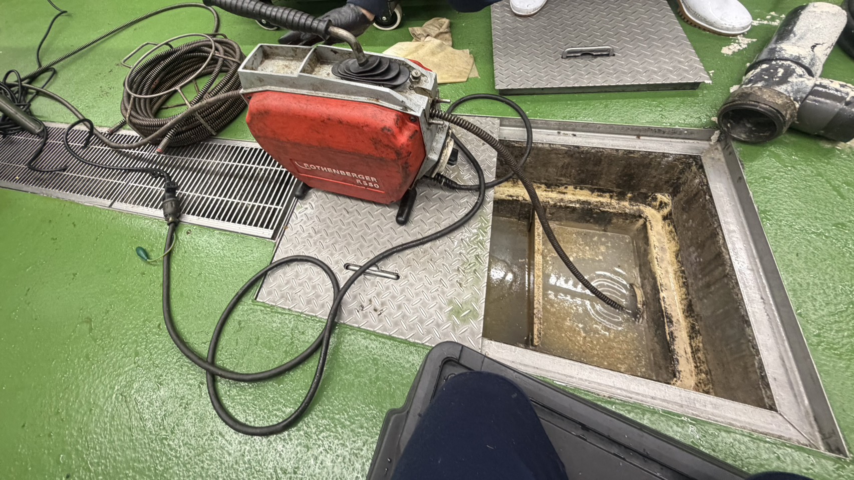 【工場の排水詰まり】